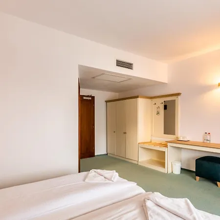 Complex Pastravaria Albota منتجع 4*